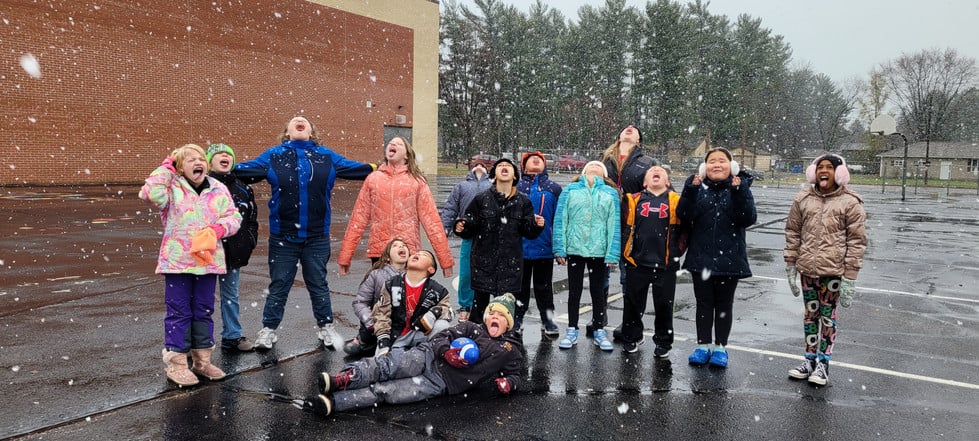 Grove_studentsInSnow