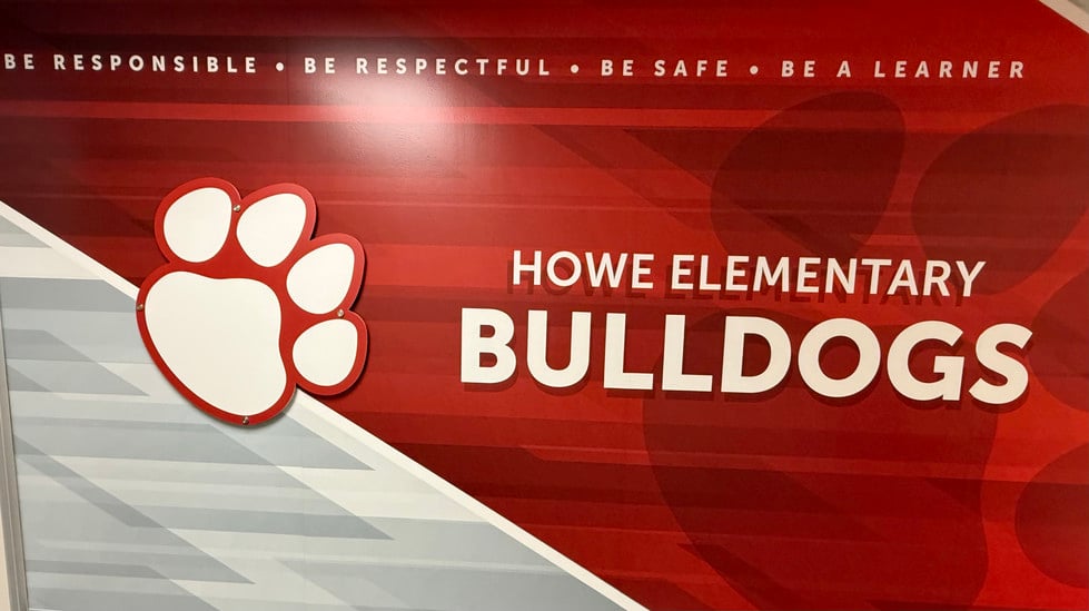 Howe_bulldogWall2